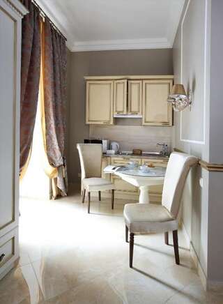 Апарт-отели Theatre Boutique Apart-Hotel Киев Роскошный номер-студио-17